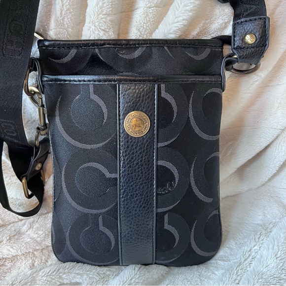 ⭐️ Coach Black Signature Crossbody Bag - Picture 6 of 13